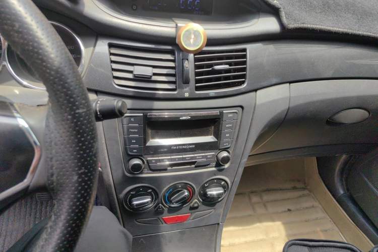 Used Dongfeng Aeolus H30 2013 CROSS 1.6L Manual Luxury Model Audio And AC Panel