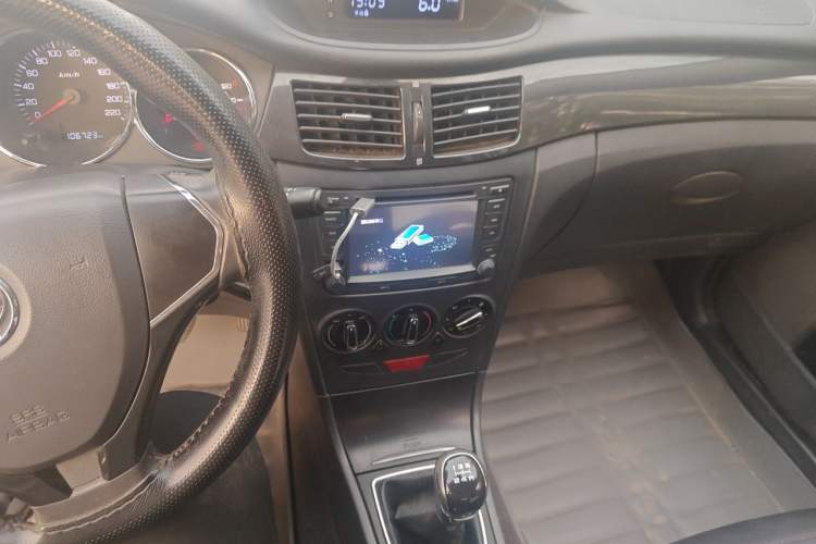 Used Dongfeng Aeolus H30 2013 CROSS 1.6L Manual Luxury Model Audio And AC Panel