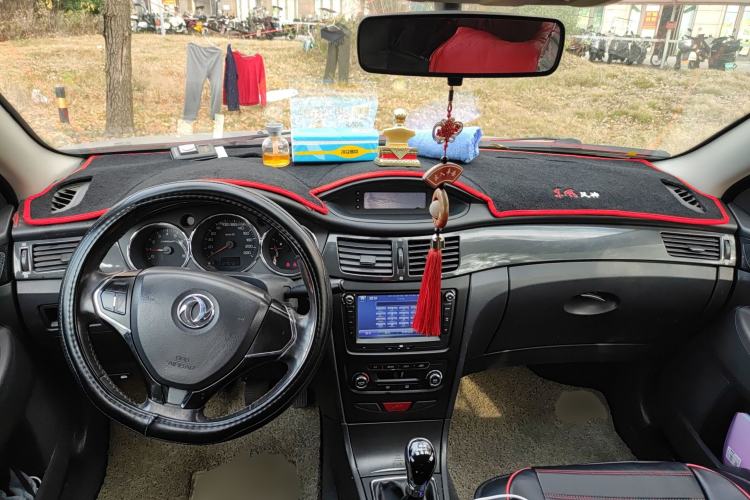Used Dongfeng Aeolus H30 2013 CROSS 1.6L Manual Zunyi Model Center Console