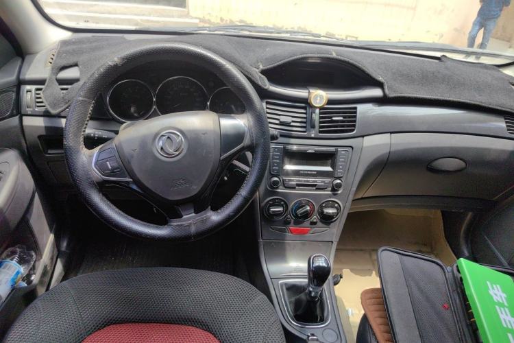 Used Dongfeng Aeolus H30 2013 CROSS 1.6L Manual Luxury Model Center Console