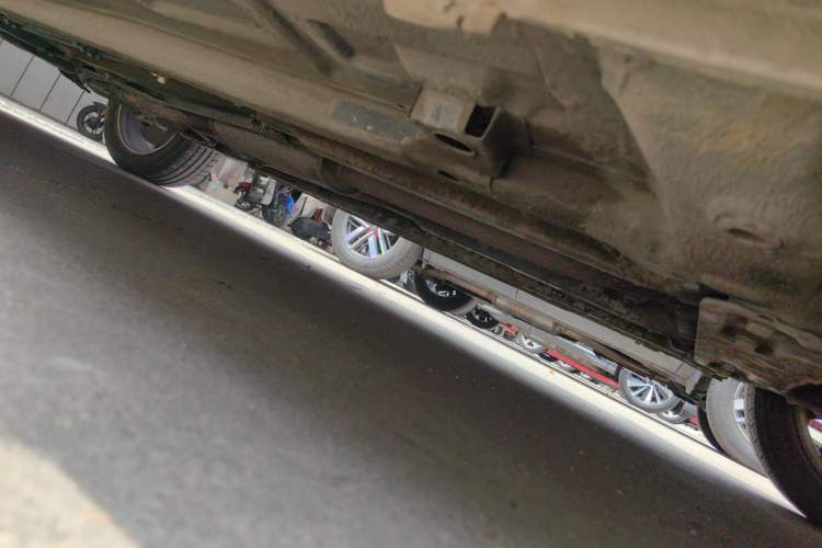 Used Dongfeng Aeolus H30 2013 CROSS 1.6L Manual Luxury Model Chassis Front Right
