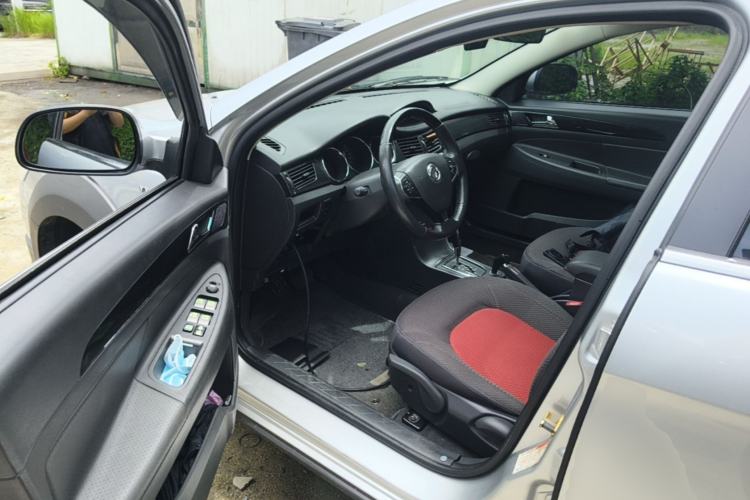 Used Dongfeng Aeolus H30 2013 CROSS 1.5L Automatic Zunyi Model Driver Seat