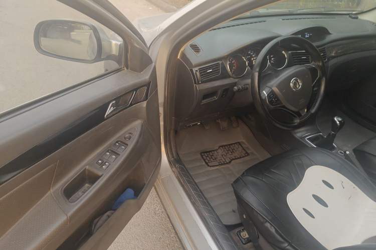 Used Dongfeng Aeolus H30 2013 CROSS 1.6L Manual Luxury Model Driver Seat
