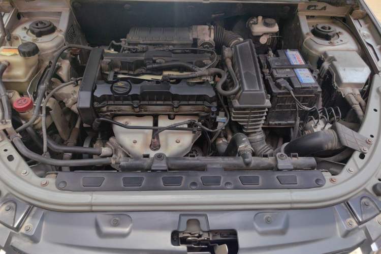 Used Dongfeng Aeolus H30 2013 CROSS 1.6L Manual Luxury Model Engine Bay