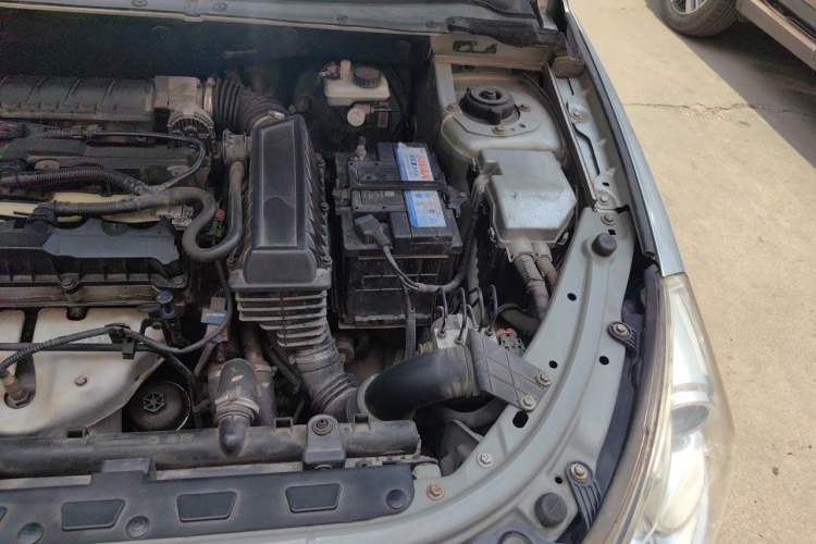 Used Dongfeng Aeolus H30 2013 CROSS 1.6L Manual Luxury Model Engine Bay Left