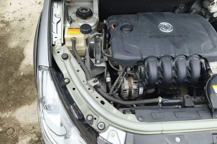 Used Dongfeng Aeolus H30 2013 CROSS 1.5L Automatic Zunyi Model Engine Bay Right