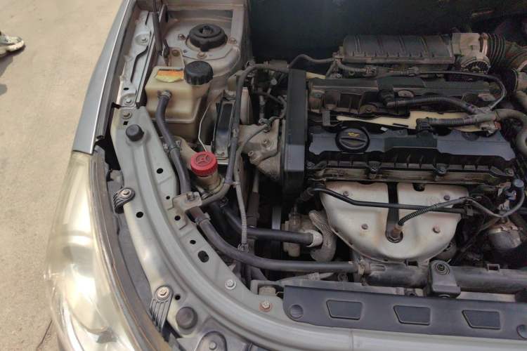 Used Dongfeng Aeolus H30 2013 CROSS 1.6L Manual Luxury Model Engine Bay Right