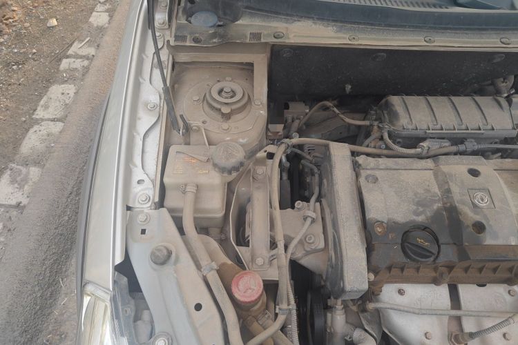 Used Dongfeng Aeolus H30 2013 CROSS 1.6L Manual Luxury Model Engine Bay Right