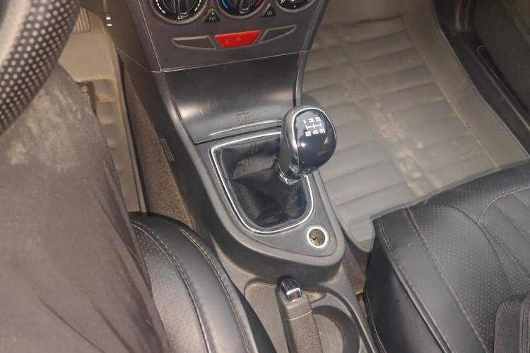 Used Dongfeng Aeolus H30 2013 CROSS 1.6L Manual Luxury Model Gear Lever