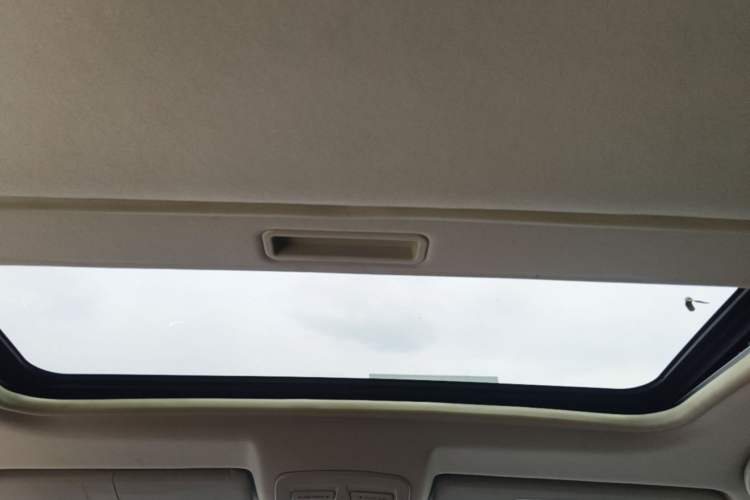 Used Dongfeng Aeolus H30 2013 CROSS 1.5L Automatic Zunyi Model Headliner
