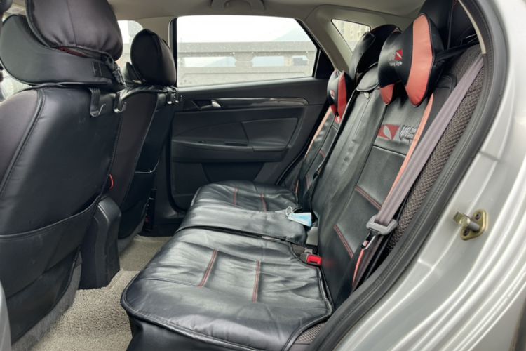 Used Dongfeng Aeolus H30 2013 CROSS 1.6L Manual Zunyi Model Interior 2