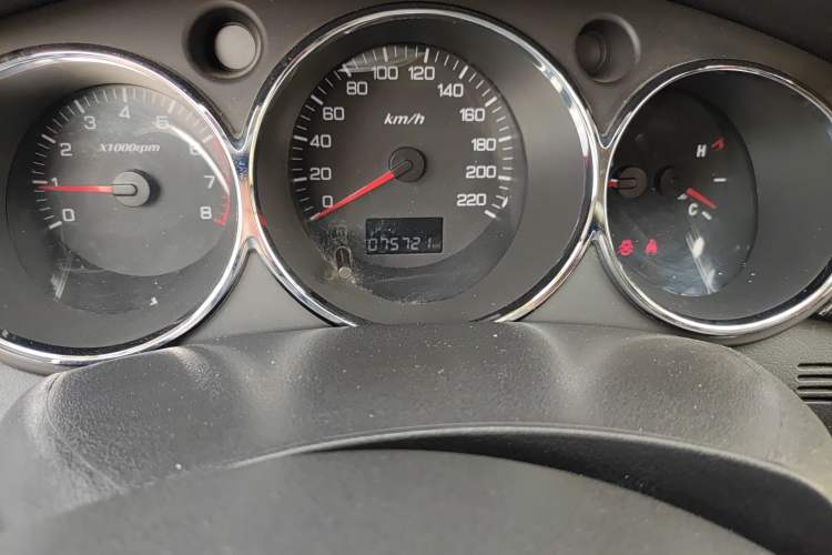 Used Dongfeng Aeolus H30 2013 CROSS 1.6L Manual Zunyi Model Odometer Close Up