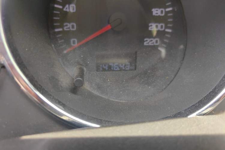 Used Dongfeng Aeolus H30 2013 CROSS 1.6L Manual Luxury Model Odometer Close Up