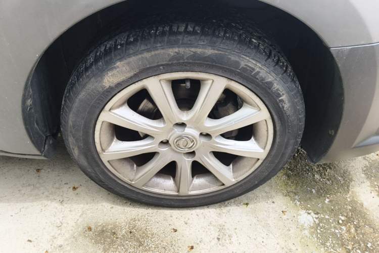 Used Dongfeng Aeolus H30 2013 CROSS 1.5L Automatic Zunyi Model Right Front Wheel Hub