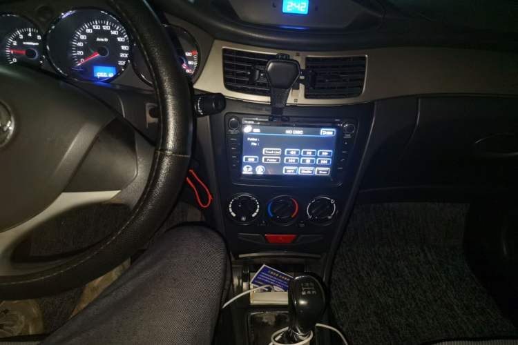 Used Dongfeng Aeolus H30 2013 CROSS 1.5L Manual Luxury Model Audio And AC Panel