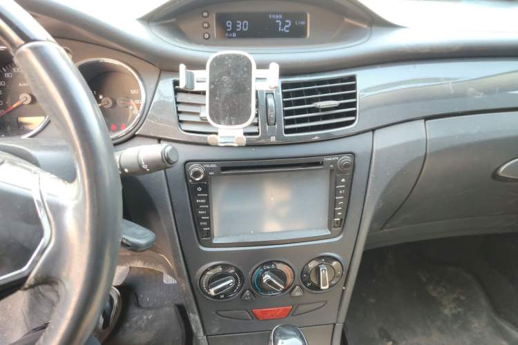 Used Dongfeng Aeolus H30 2013 CROSS 1.5L Automatic Luxury Model Audio And AC Panel