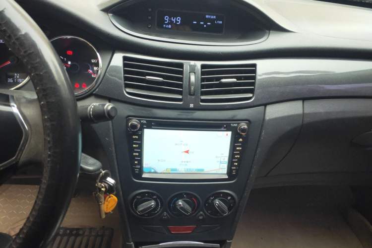 Used Dongfeng Aeolus H30 2013 CROSS 1.5L Automatic Luxury Model Audio And AC Panel