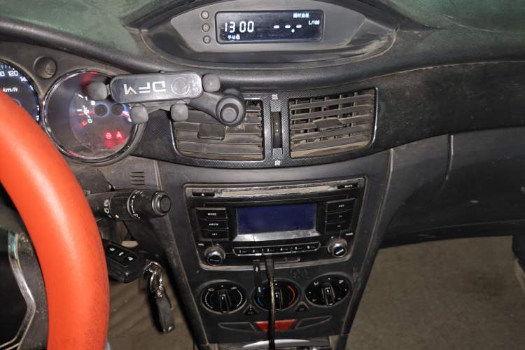 Used Dongfeng Aeolus H30 2013 CROSS 1.6L Manual Luxury Model Audio And AC Panel