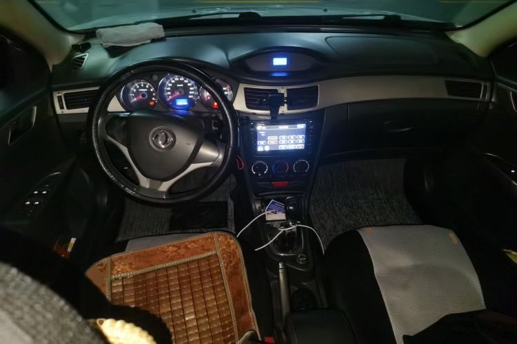 Used Dongfeng Aeolus H30 2013 CROSS 1.5L Manual Luxury Model Center Console