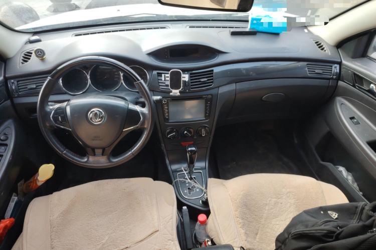 Used Dongfeng Aeolus H30 2013 CROSS 1.5L Automatic Luxury Model Center Console