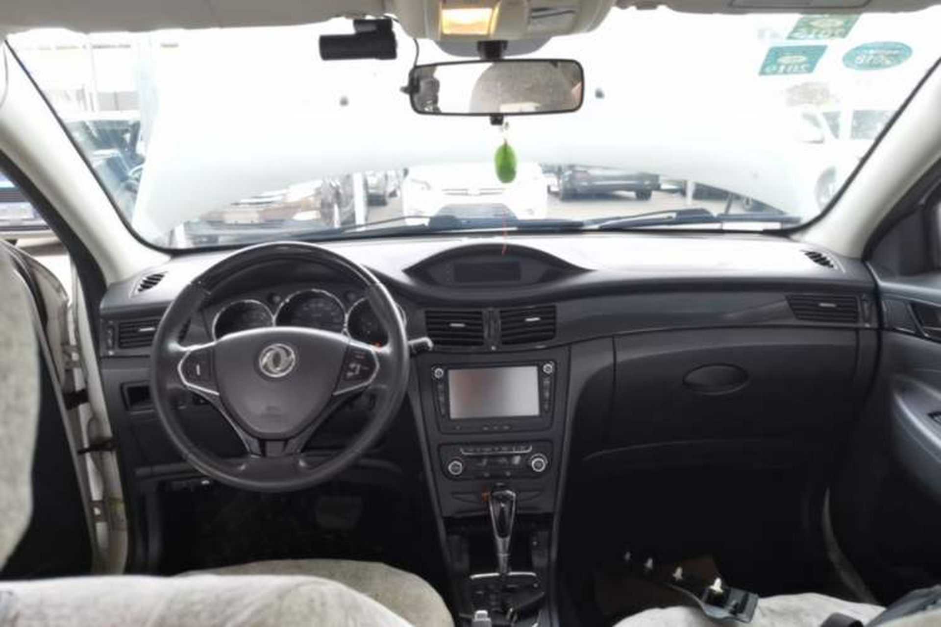 Used Dongfeng Aeolus H30 2013 CROSS 1.5L Automatic Zunyi Model Center Console