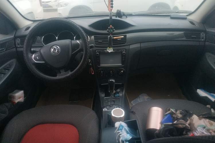 Used Dongfeng Aeolus H30 2013 CROSS 1.5L Automatic Luxury Model Center Console