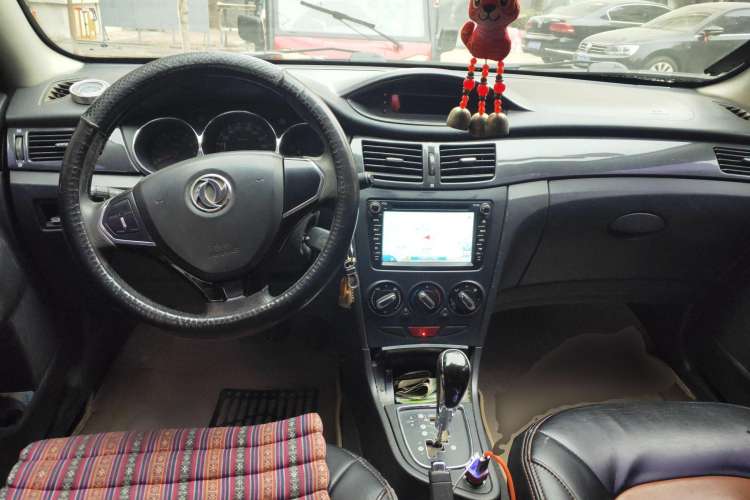 Used Dongfeng Aeolus H30 2013 CROSS 1.5L Automatic Luxury Model Center Console