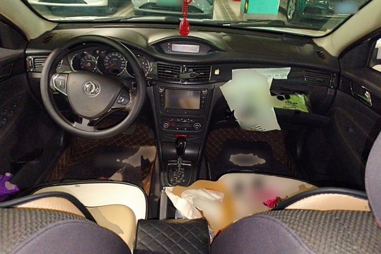 Used Dongfeng Aeolus H30 2013 CROSS 1.5L Automatic Zunyi Model Center Console