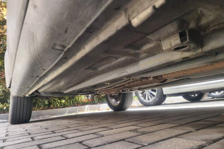 Used Dongfeng Aeolus H30 2013 CROSS 1.6L Manual Zunyi Model Chassis Front Right
