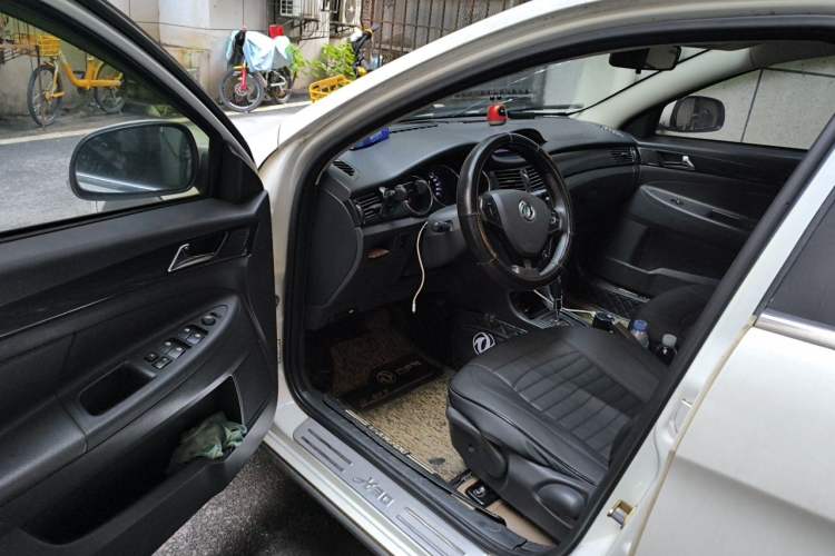 Used Dongfeng Aeolus H30 2013 CROSS 1.5L Automatic Zunyi Model Driver Seat