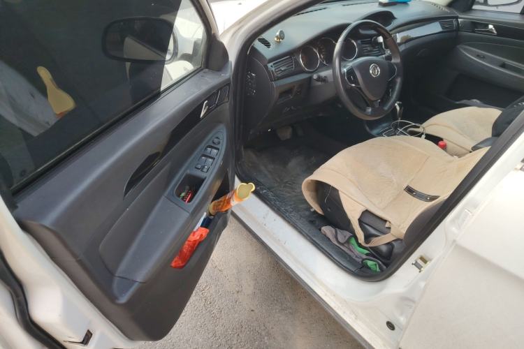 Used Dongfeng Aeolus H30 2013 CROSS 1.5L Automatic Luxury Model Driver Seat