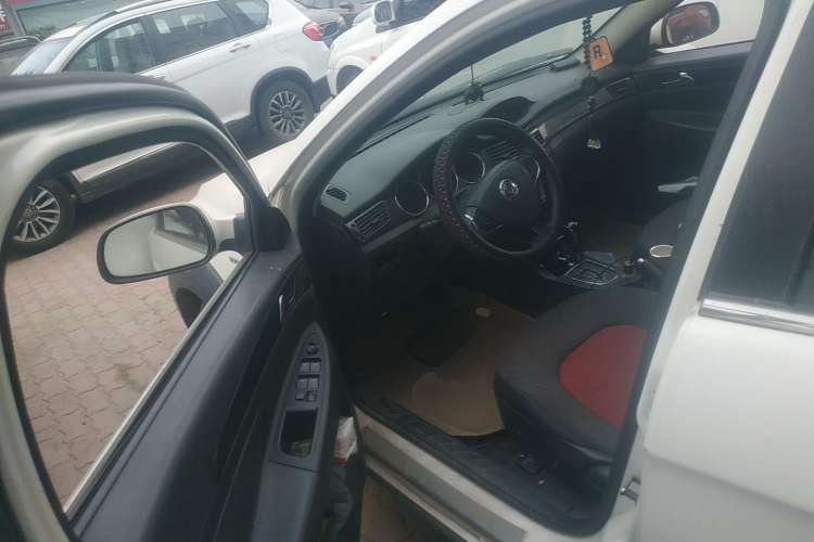 Used Dongfeng Aeolus H30 2013 CROSS 1.5L Automatic Luxury Model Driver Seat