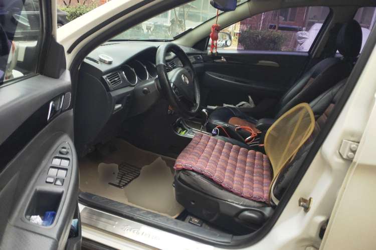 Used Dongfeng Aeolus H30 2013 CROSS 1.5L Automatic Luxury Model Driver Seat