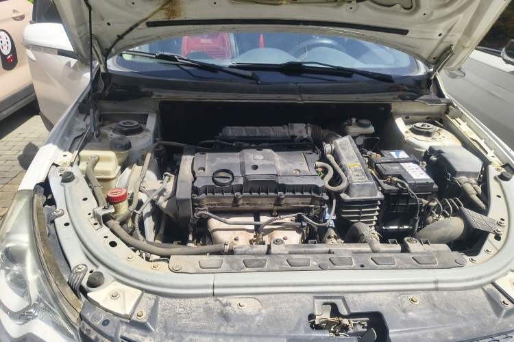 Used Dongfeng Aeolus H30 2013 CROSS 1.6L Manual Zunyi Model Engine Bay
