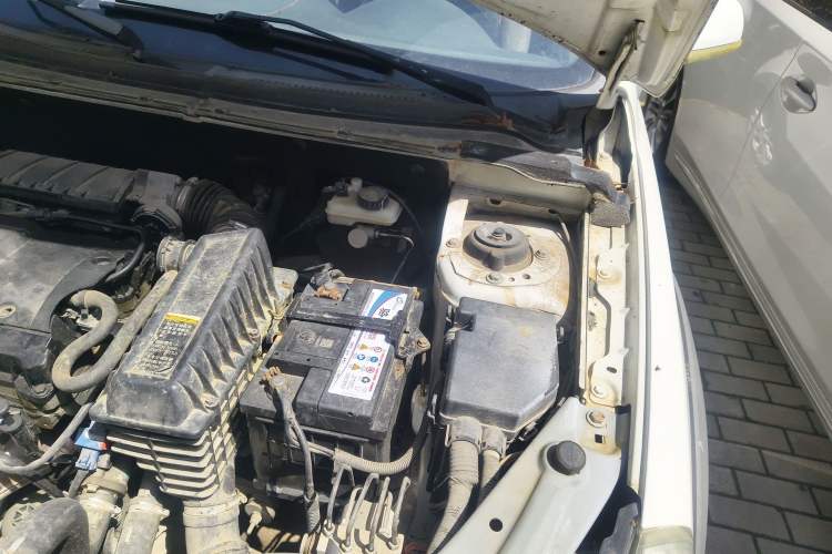 Used Dongfeng Aeolus H30 2013 CROSS 1.6L Manual Zunyi Model Engine Bay Left