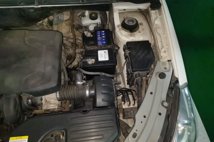 Used Dongfeng Aeolus H30 2013 CROSS 1.5L Manual Luxury Model Engine Bay Left