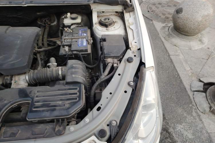 Used Dongfeng Aeolus H30 2013 CROSS 1.5L Automatic Luxury Model Engine Bay Left