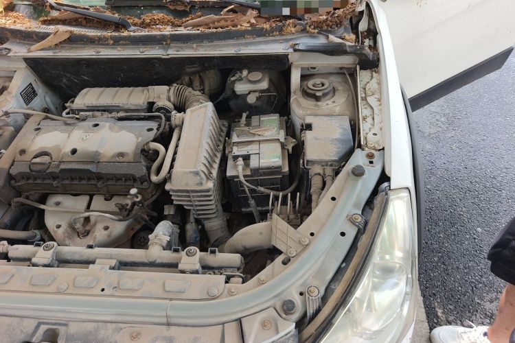 Used Dongfeng Aeolus H30 2013 CROSS 1.6L Manual Luxury Model Engine Bay Left