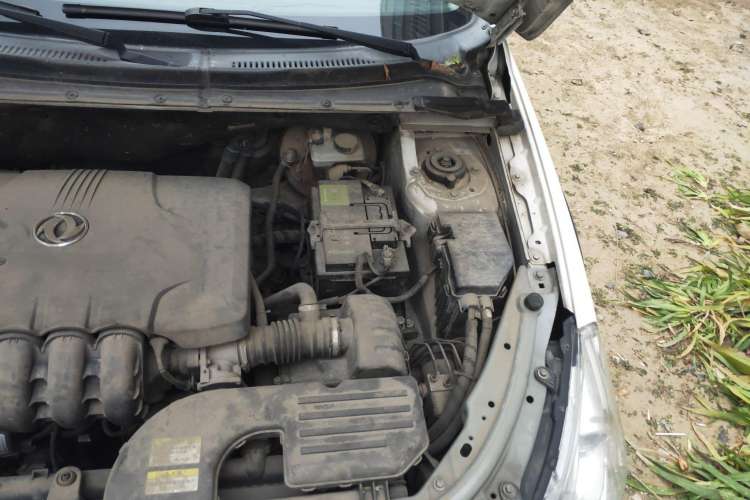 Used Dongfeng Aeolus H30 2013 CROSS 1.5L Automatic Luxury Model Engine Bay Left