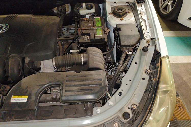 Used Dongfeng Aeolus H30 2013 CROSS 1.5L Automatic Zunyi Model Engine Bay Left