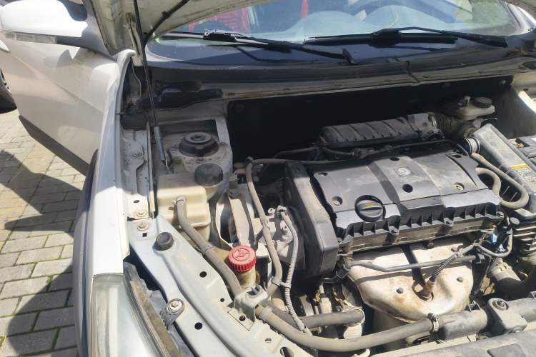 Used Dongfeng Aeolus H30 2013 CROSS 1.6L Manual Zunyi Model Engine Bay Right