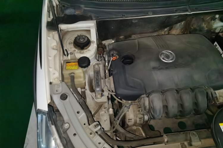 Used Dongfeng Aeolus H30 2013 CROSS 1.5L Manual Luxury Model Engine Bay Right