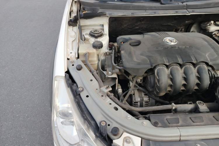 Used Dongfeng Aeolus H30 2013 CROSS 1.5L Automatic Luxury Model Engine Bay Right