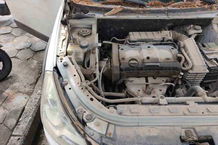 Used Dongfeng Aeolus H30 2013 CROSS 1.6L Manual Luxury Model Engine Bay Right