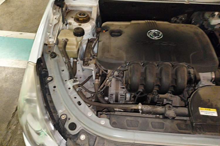 Used Dongfeng Aeolus H30 2013 CROSS 1.5L Automatic Zunyi Model Engine Bay Right