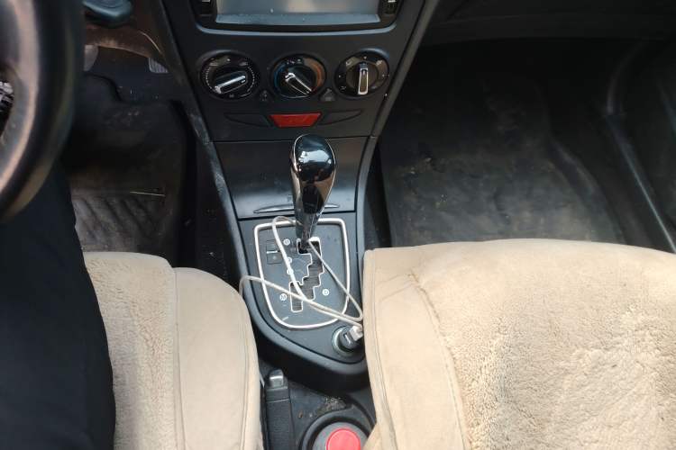 Used Dongfeng Aeolus H30 2013 CROSS 1.5L Automatic Luxury Model Gear Lever