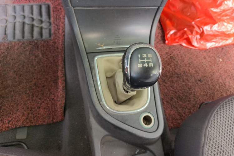 Used Dongfeng Aeolus H30 2013 CROSS 1.6L Manual Luxury Model Gear Lever