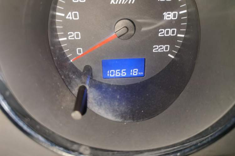 Used Dongfeng Aeolus H30 2013 CROSS 1.5L Manual Luxury Model Odometer Close Up