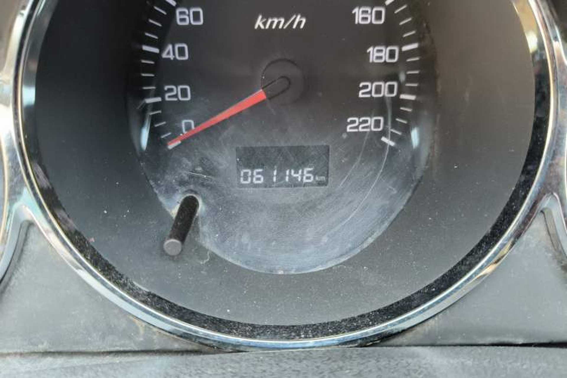 Used Dongfeng Aeolus H30 2013 CROSS 1.6L Manual Luxury Model Odometer Close Up