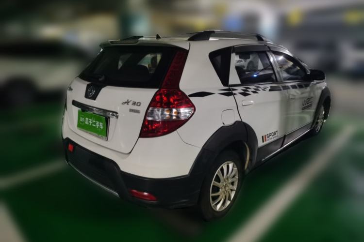 Used Dongfeng Aeolus H30 2013 CROSS 1.5L Manual Luxury Model Rear Right 45 Deg